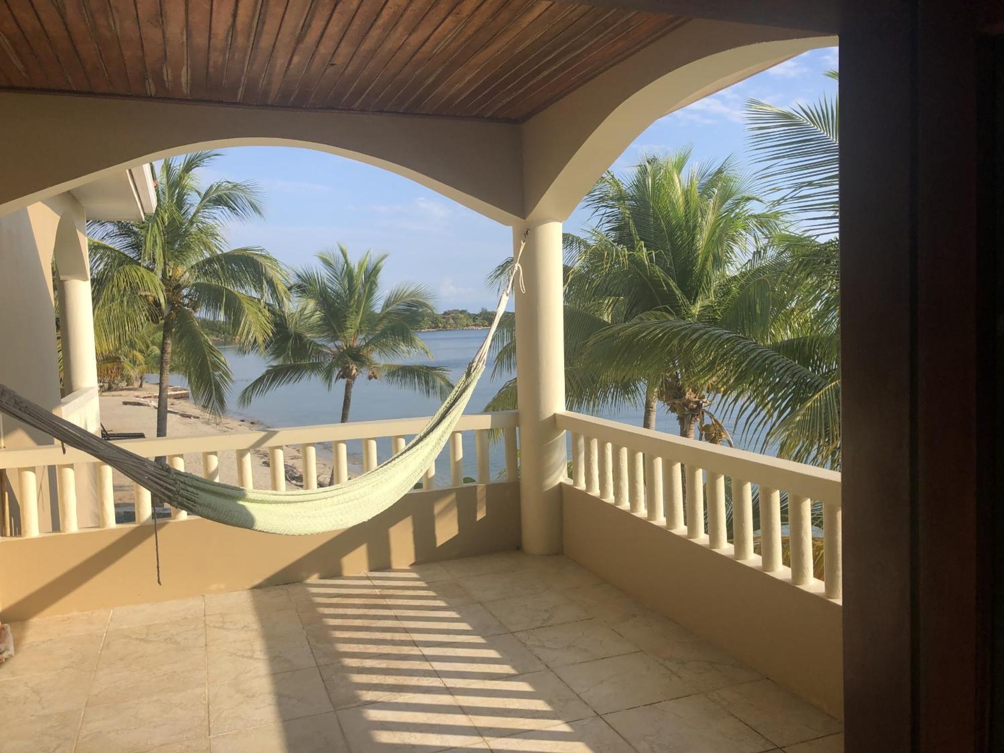 Los Porticos Placencia Room photo