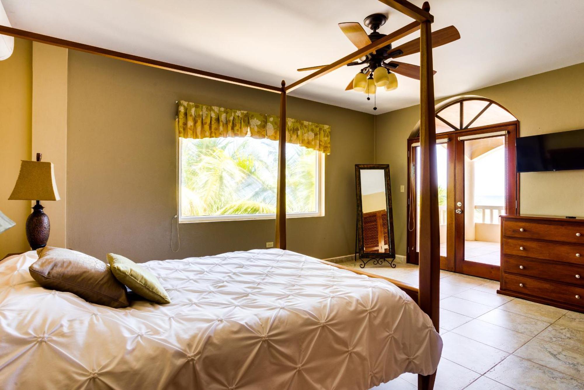 Los Porticos Placencia Room photo