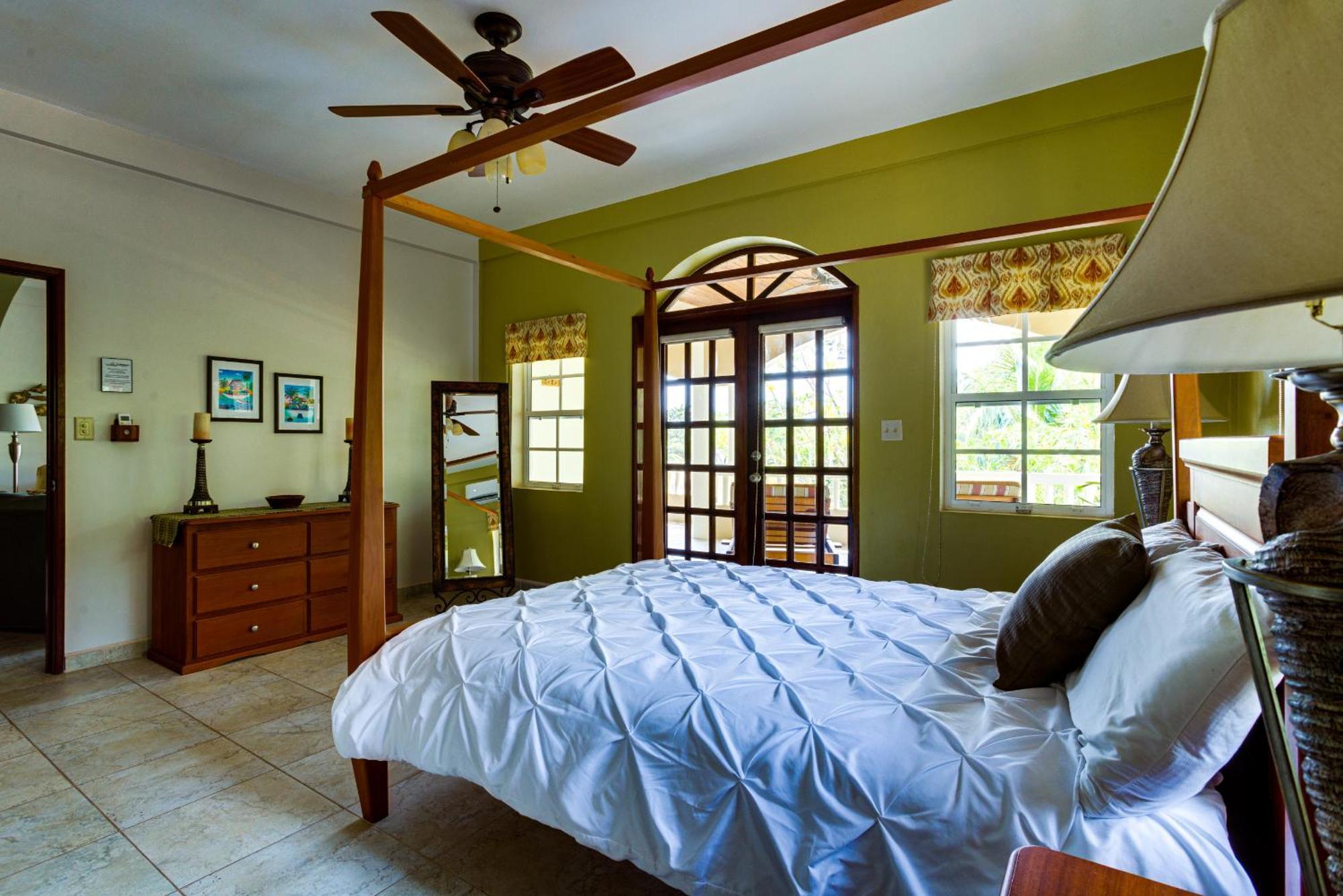 Los Porticos Placencia Room photo