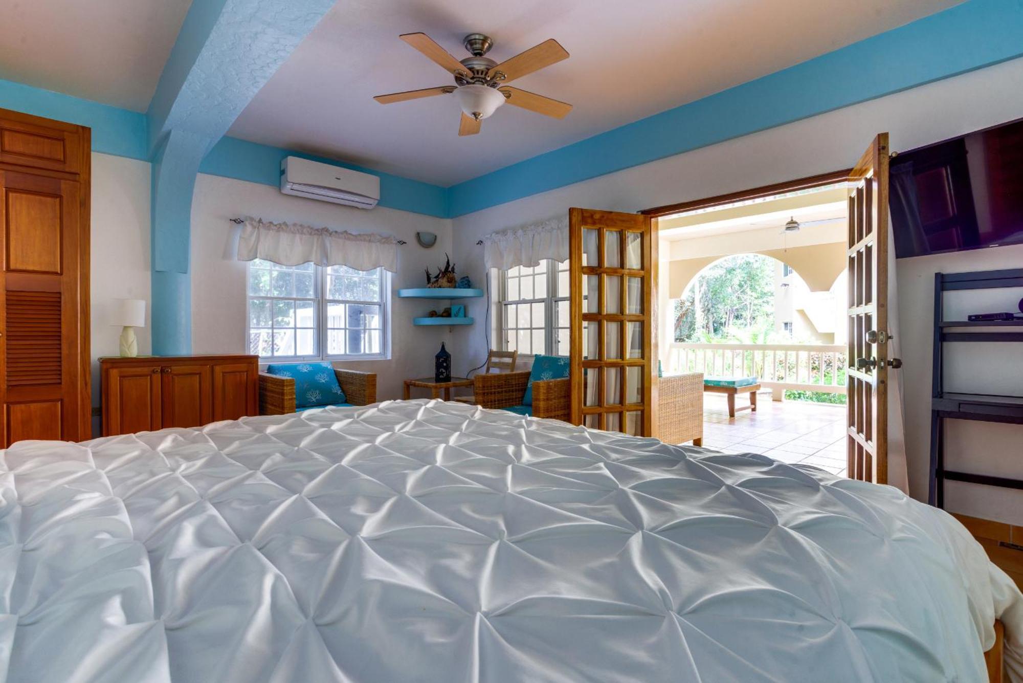 Los Porticos Placencia Room photo