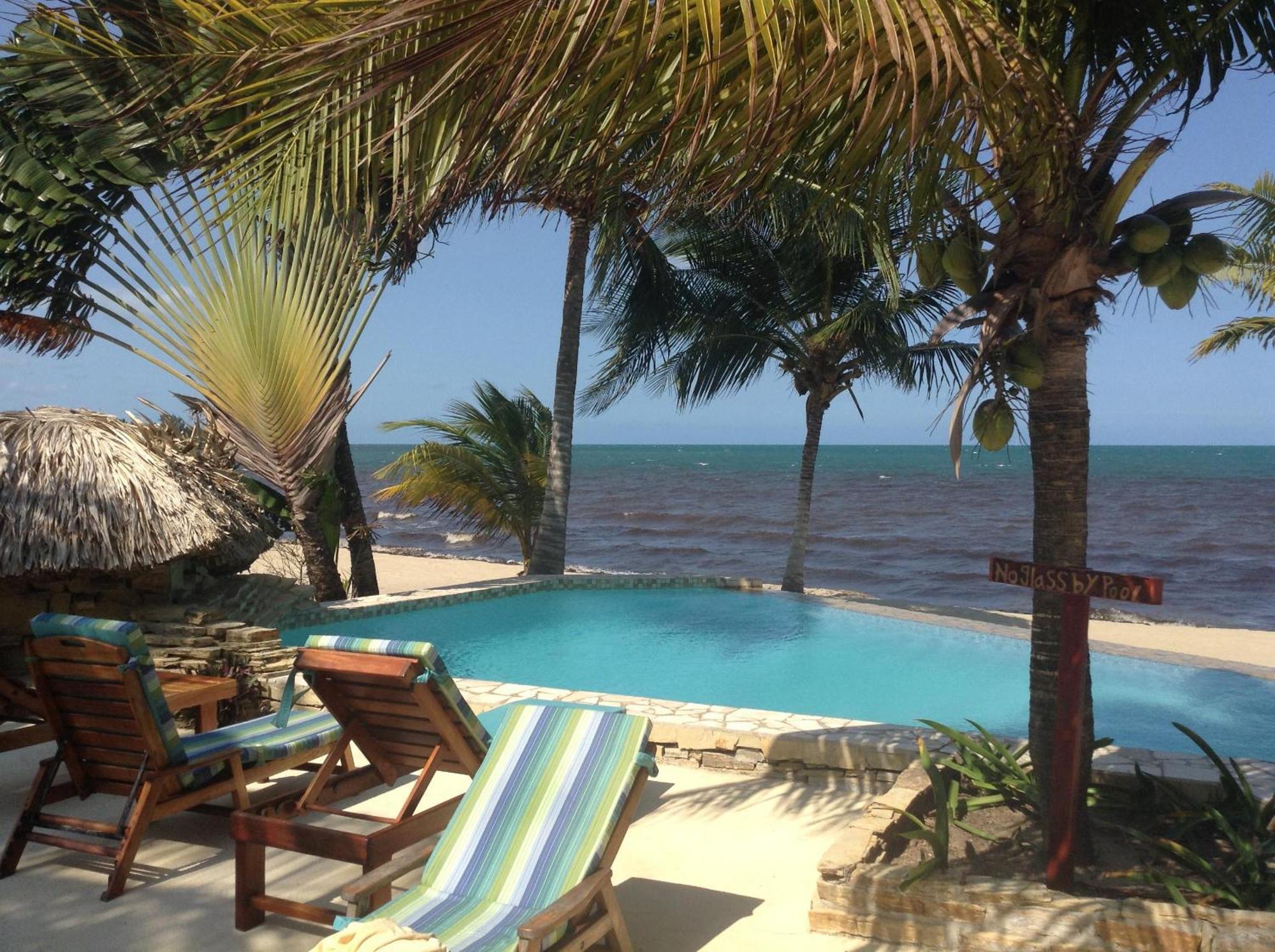 Los Porticos Placencia Room photo